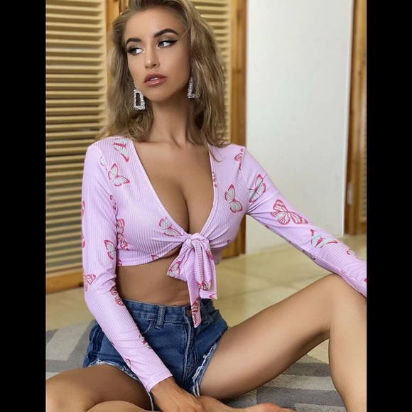 3/30 shein Tie Front Butterfly Print Ribbed Top - Picture 1 of 6